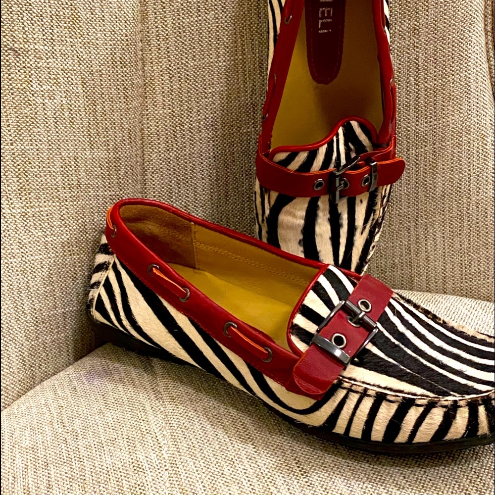 Van Eli calf striped driving shoe. Run small